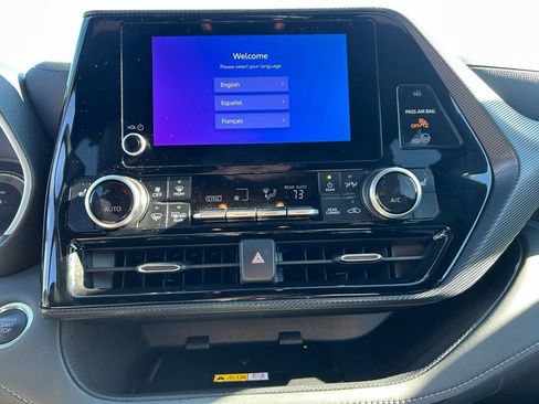 Used 2025 Toyota Highlander XSE image 16