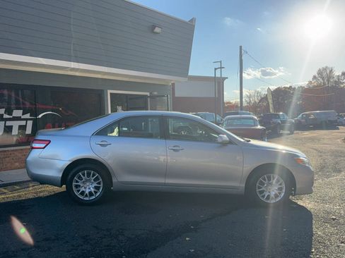 Used 2010 Toyota Camry LE image 7