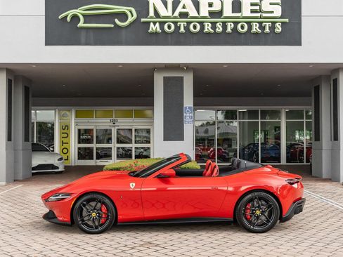 Used 2024 Ferrari Roma Spider image 31