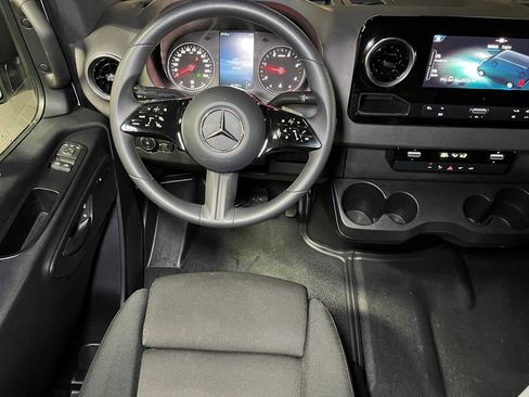 Used 2025 Mercedes-Benz Sprinter 2500 image 38
