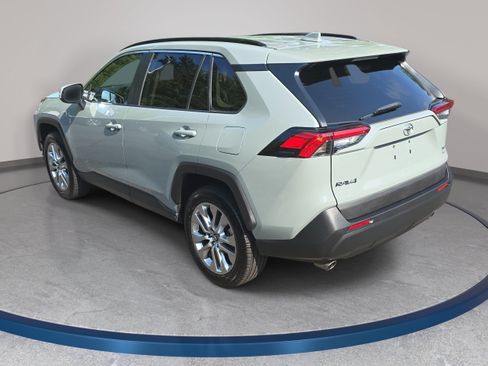 Used 2020 Toyota RAV4 XLE Premium AWD/4WD image 7