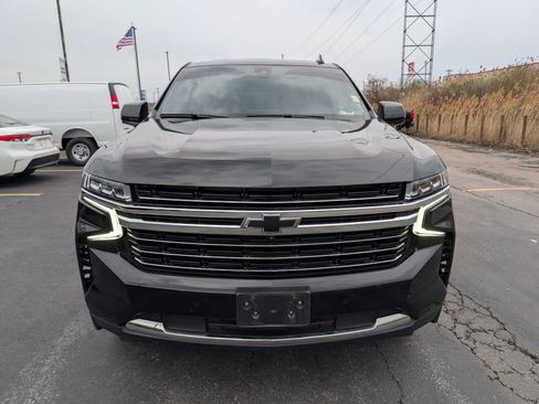 Used 2022 Chevrolet Suburban LT w/ LT Signature Package image 2