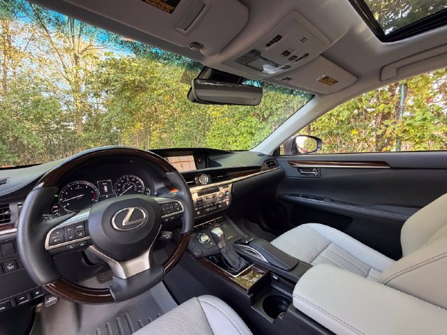 Used 2017 Lexus ES 350 w/ Luxury Package FWD image 23