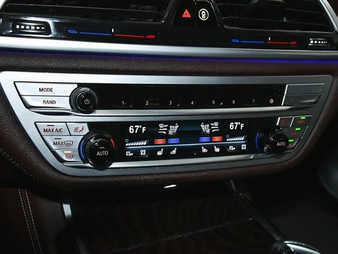 Used 2022 BMW 750i xDrive w/ Executive Package image 55