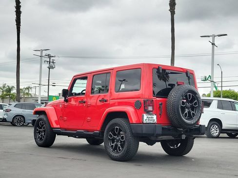 Used 2018 Jeep Wrangler Unlimited Sahara AWD/4WD image 2