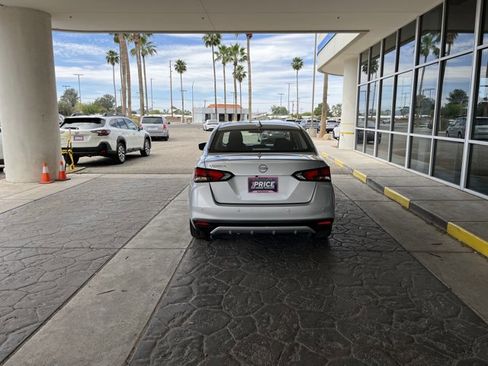 Used 2025 Nissan Versa SV image 8