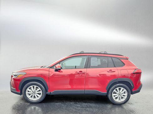 Used 2023 Toyota Corolla Cross LE w/ Moonroof Package image 2