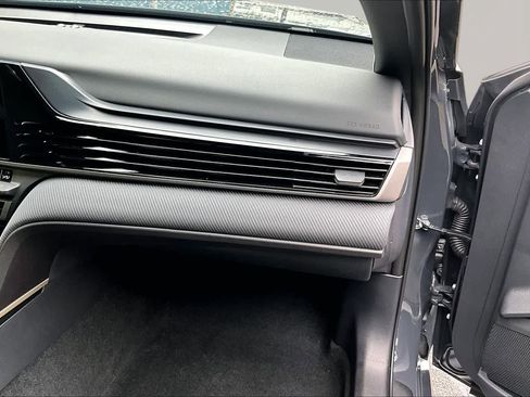 Used 2026 Toyota Camry SE w/ Convenience Package FWD image 19