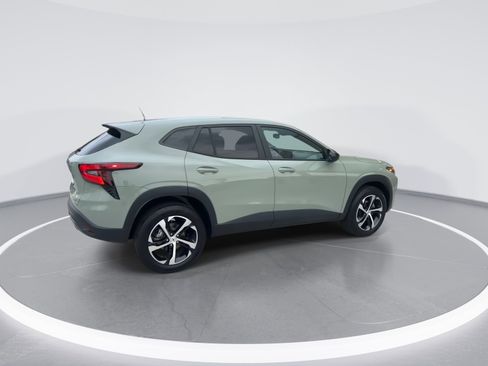 Certified 2024 Chevrolet Trax RS w/ Driver Confidence Package image 9