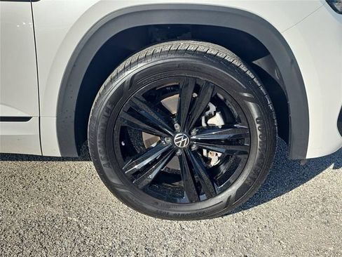 Used 2023 Volkswagen Atlas SEL R-Line AWD/4WD image 9