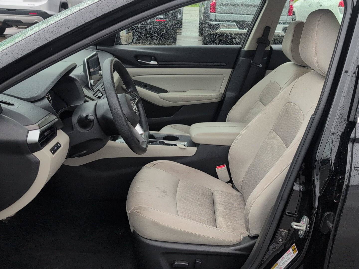 Used 2025 Nissan Altima 2.5 SV FWD image 19