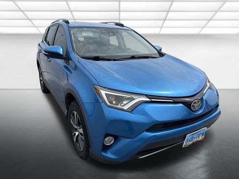 Used 2017 Toyota RAV4 XLE FWD image 3