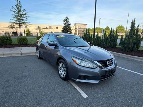 Used 2016 Nissan Altima 2.5 S w/ Power Driver Seat Package image 3