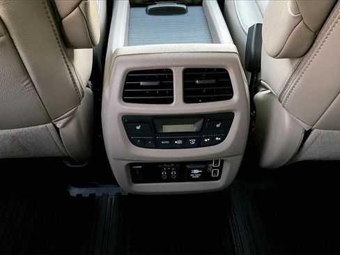 Used 2019 Honda Pilot Touring image 17