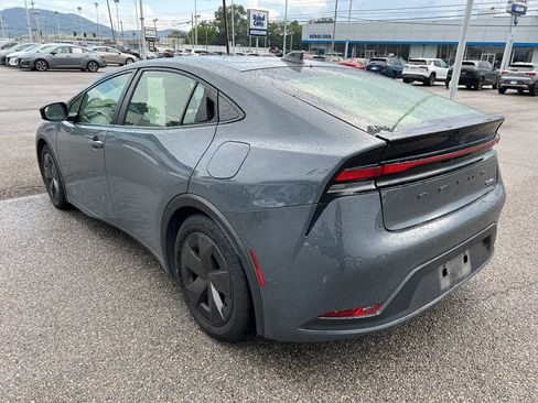 Used 2024 Toyota Prius LE FWD image 7