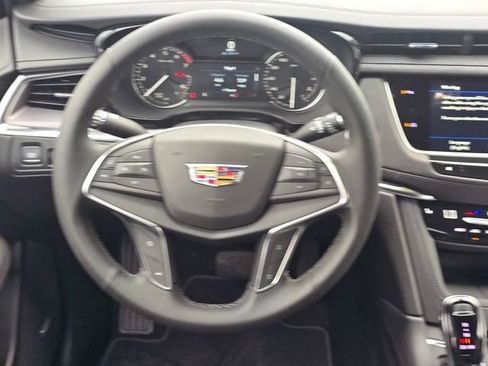 New 2026 Cadillac XT5 Luxury image 16