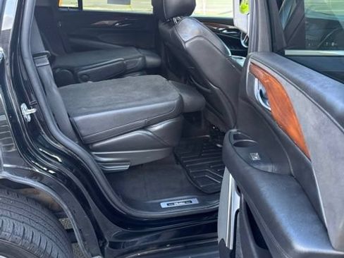 Used 2018 Cadillac Escalade Luxury AWD/4WD image 19