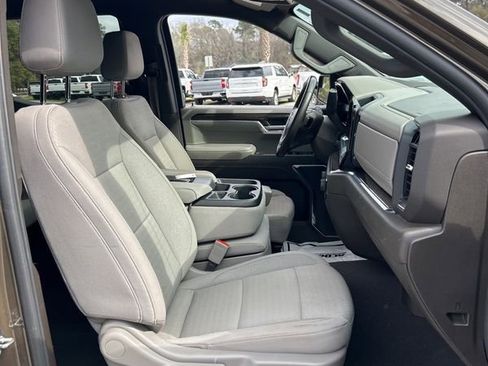 Used 2024 Chevrolet Silverado 1500 LT image 3