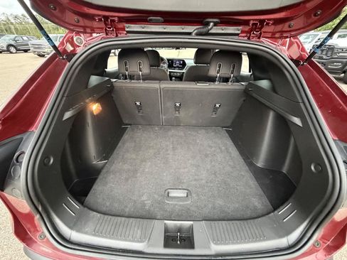 Used 2025 Chevrolet Trax RS w/ Sunroof Package FWD image 18