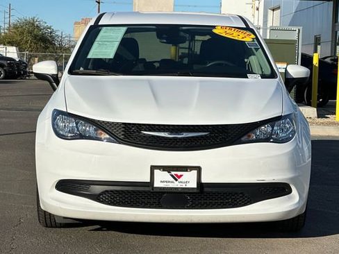 Used 2023 Chrysler Voyager LX FWD image 13