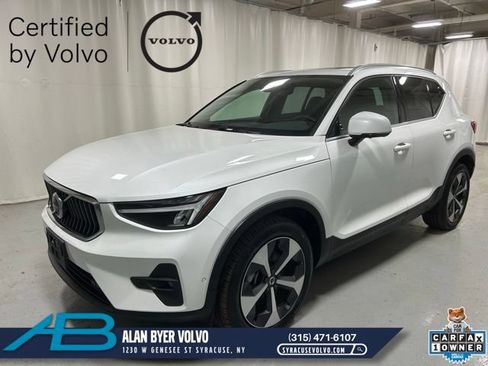 Certified 2025 Volvo XC40 B5 Plus AWD/4WD image 1