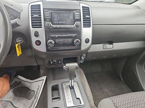 Used 2015 Nissan Frontier SV image 30