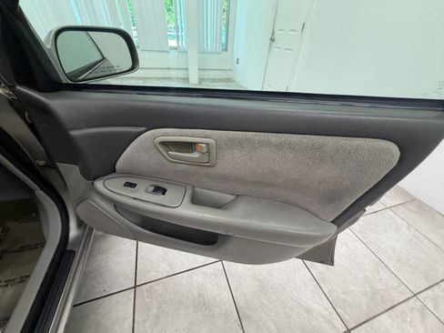 Used 2000 Toyota Camry CE w/ Value Pkg 1 FWD image 20