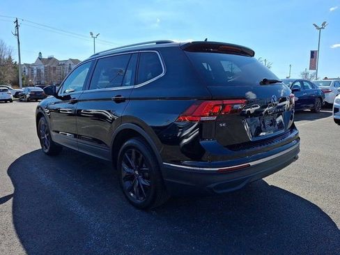 Certified 2024 Volkswagen Tiguan SE w/ Panoramic Sunroof Package AWD/4WD image 4