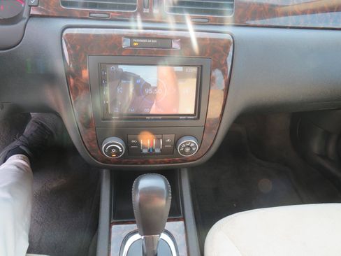 Used 2012 Chevrolet Impala LT FWD image 4