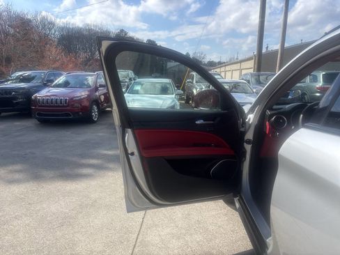 Used 2020 Alfa Romeo Stelvio w/ Nero Edizione image 9