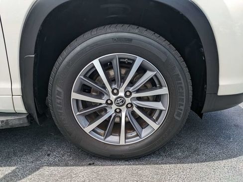 Used 2018 Toyota Highlander XLE FWD image 11
