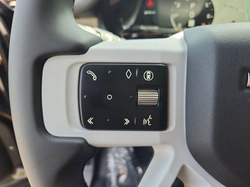 Used 2025 Land Rover Defender 130 S image 17