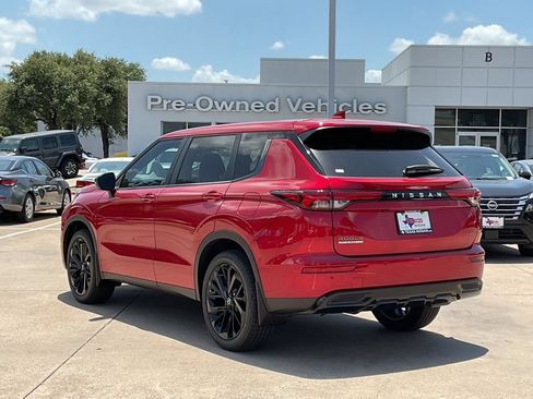 Used 2025 Jeep Compass Limited AWD/4WD image 7
