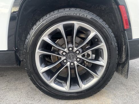 Used 2023 Jeep Wagoneer Series III w/ Premium Group I image 11