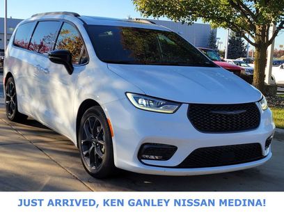 Used 2025 Chrysler Pacifica Limited