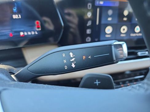 Used 2025 Chevrolet Equinox ACTIV w/ Safety and Technology Package AWD/4WD image 35