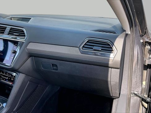 Used 2023 Volkswagen Tiguan SE w/ Panoramic Sunroof Package FWD image 17