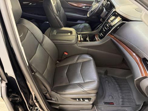 Used 2020 Cadillac Escalade ESV Premium Luxury AWD/4WD image 29