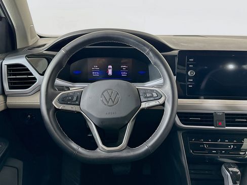 Used 2025 Volkswagen Taos SE AWD/4WD image 18