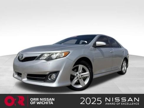 Used 2012 Toyota Camry SE FWD image 1