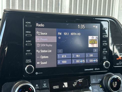 Used 2022 Toyota Highlander LE FWD image 18
