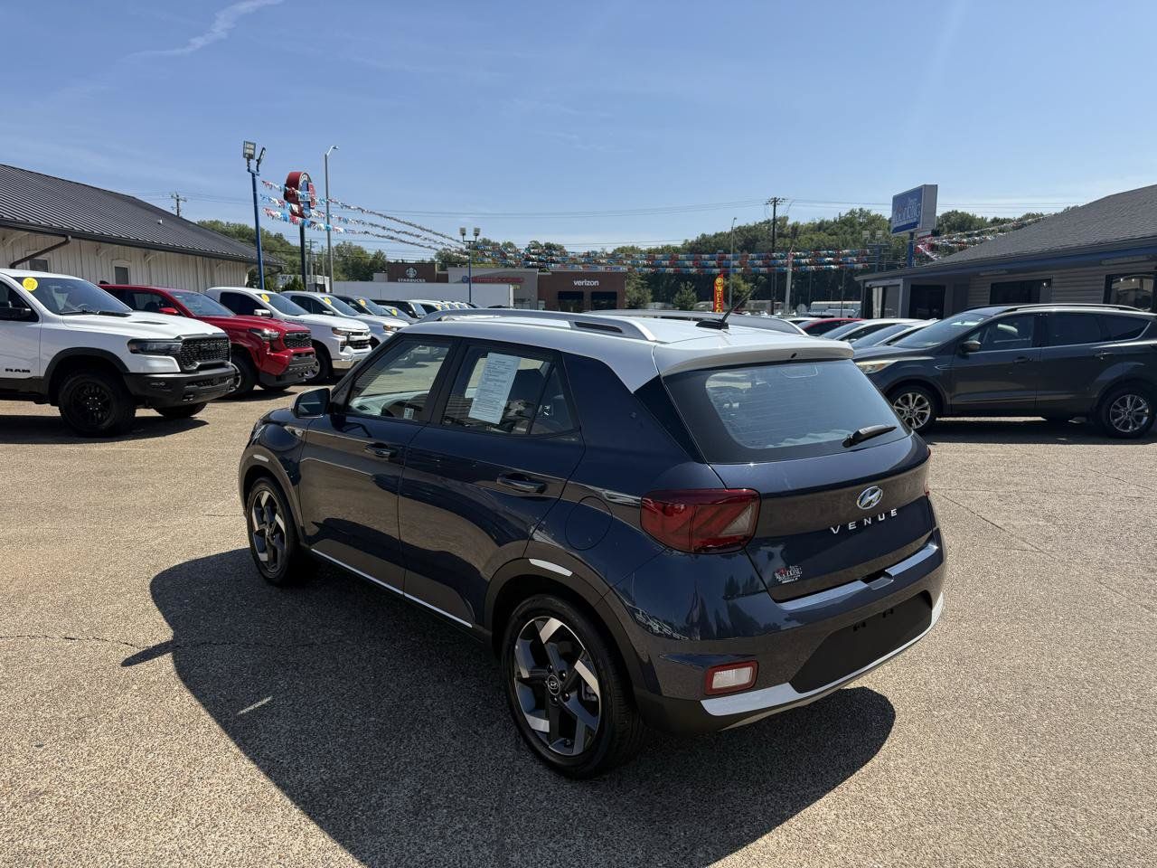 Used 2025 Hyundai Venue Limited FWD image 4