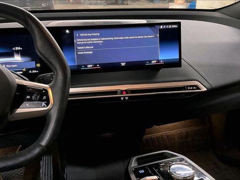 Used 2023 BMW iX xDrive50 image 9