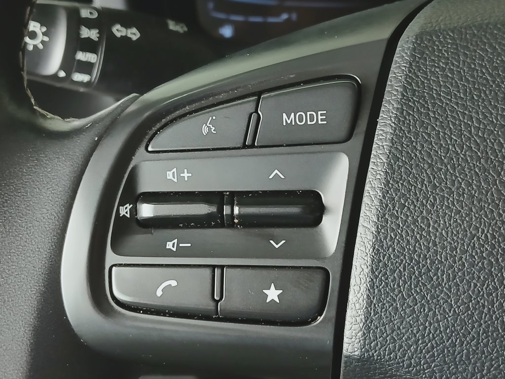 Used 2024 Hyundai Venue Limited FWD image 28