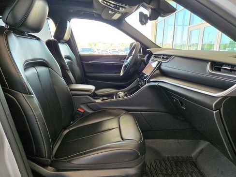 Used 2024 Jeep Grand Cherokee L Limited w/ Luxury Tech Group II image 27