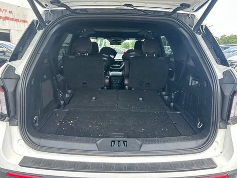 Used 2025 Ford Explorer Platinum RWD image 20