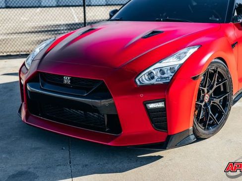 Used 2020 Nissan GT-R Premium w/ Premium Interior Package image 21