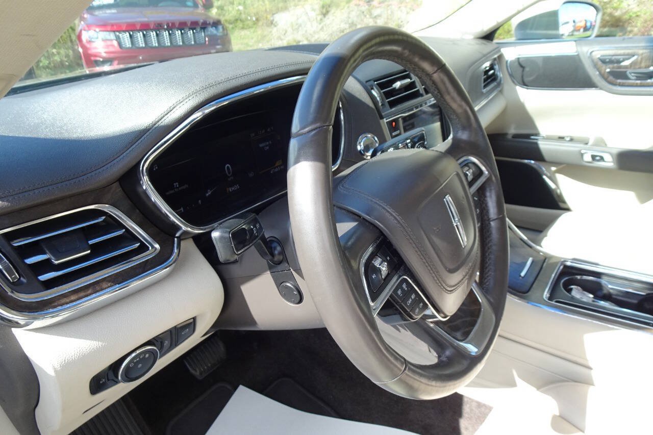 Used 2017 Lincoln Continental Select AWD/4WD image 15