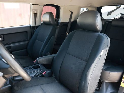 Used 2007 Toyota FJ Cruiser 2WD image 12