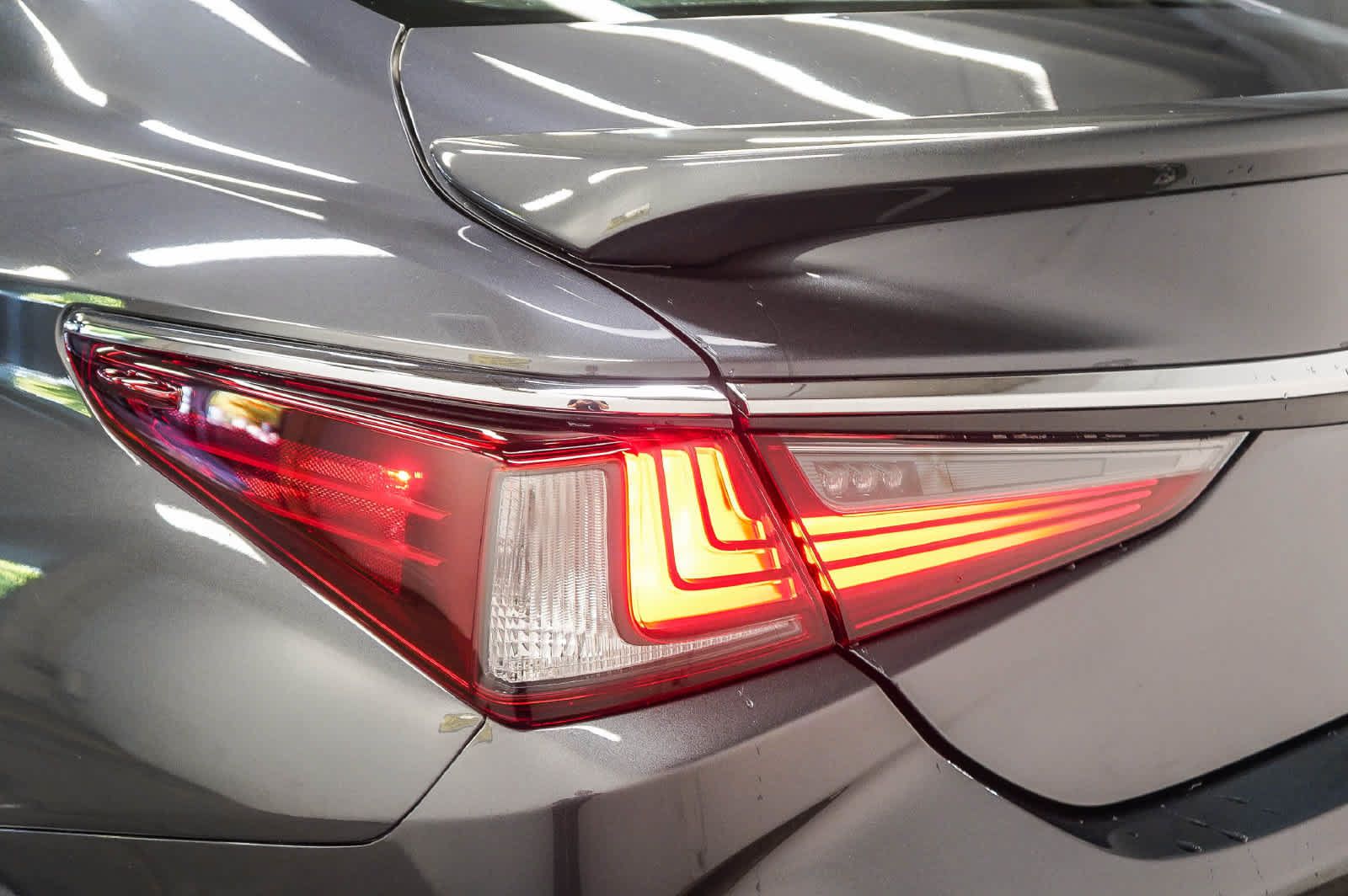 Used 2025 Lexus ES 300h w/ Premium Package FWD image 9